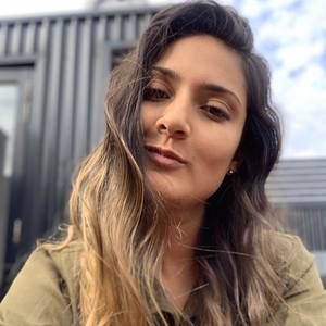 Meet your Posher, Laura victoria